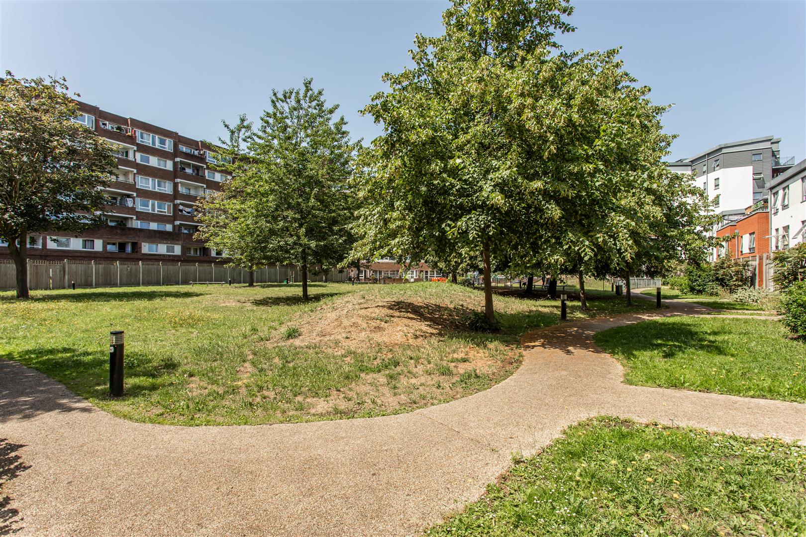 Geoff Cade Way, Mile End